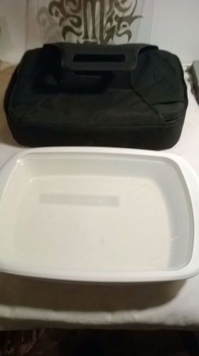 CORNINGWARE INSULATED HOT/COLD CATERING TOTE AND CASEROL DISH WITH LID