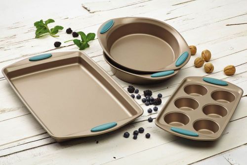 Rachael Ray Cucina 4-Piece Bakeware Set, Latte With Agave Blue Handles