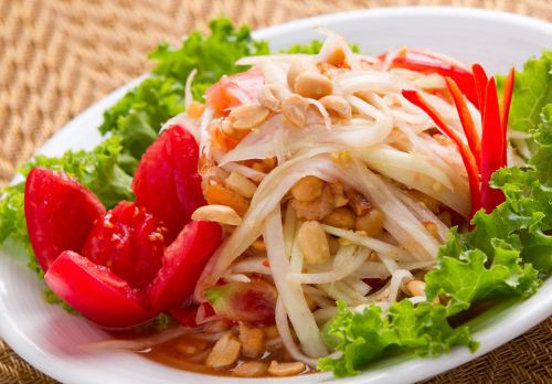 Thai Recipe , Som Tam Or Spicy Green Papaya Salad Fast Shipping