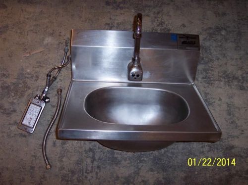 EAGLE ELECTRONIC INFRA-RED HANDS FREE STAINLESS STEEL WALL HAND SINK