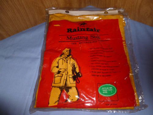 Rainfair Mustang Suit 100 % waterproof size large