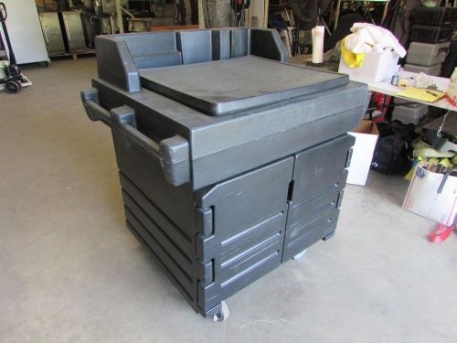 Cambro Portable Self Contained cart KSC402  Empty. no sink or anything.