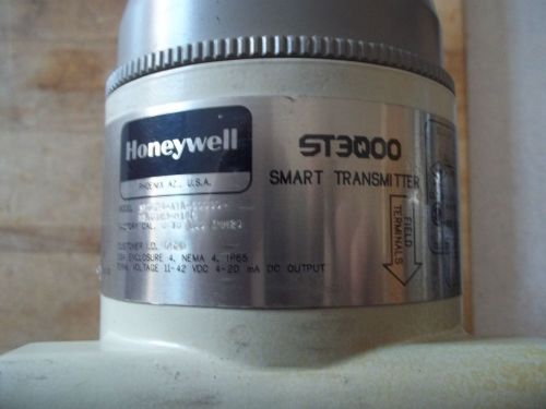 Unused honeywell st3000 std624-a1a smart pressure transmitter with std624e valve for sale