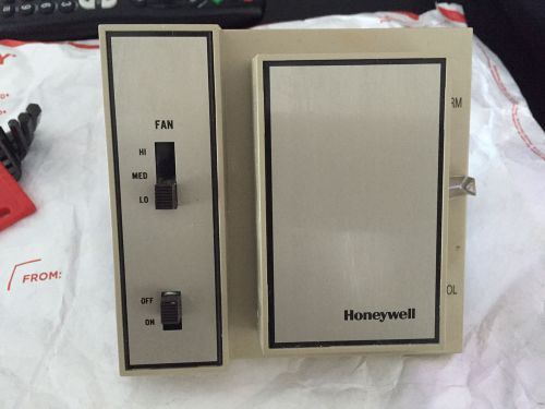 Honeywell 120 to 277 vac fan coil, manual heating-cooling t4039m1004 thermostat for sale