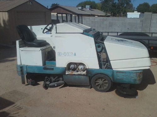 2003 Tennant 8410 Sweeper Scrubber