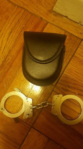 Gould and goodrich double handcuff case and safariland handcuffs