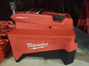 Milwaukee 2774-20 M18 FORCE LOGIC 10,000 PSI Hydraulic Pump (Tool-Only)