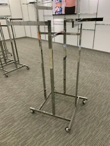 Store Display Fixtures High Capacity Four Arm Clothing Display Rack on Rollers