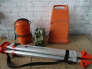 WILD HEERBURGG MODEL T1 THEODOLITE with Hard Case Survey Level &amp; stand VERY NICE