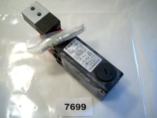 (7699) Pizzato Safety Switch 2996D024-F