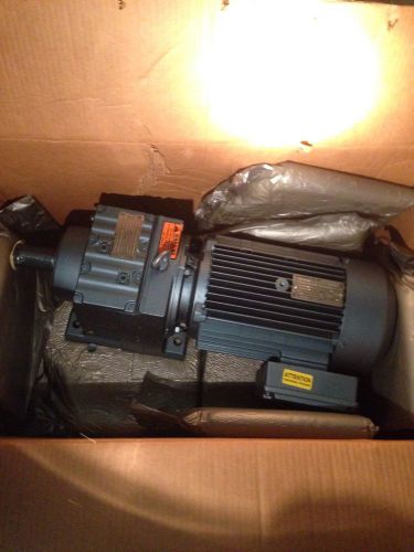 NEW SEW-EURODRIVE GEARMOTOR 7.5HP DFV132S4 MOTOR WITH R77DV132S4  12.33:1 RATIO