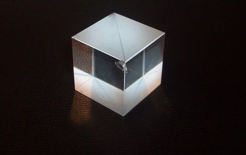 Cvi melles: polarizing cube beamsplitter (chipped) pbs-1064-100 ($300) for sale