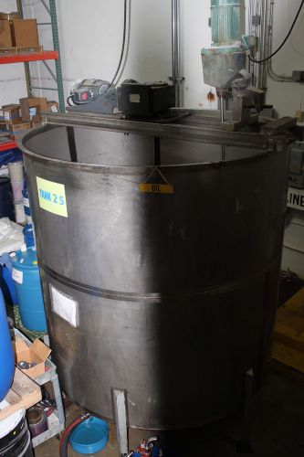 2000 gallons stainless mixing tank, center motor 5hp and  2hp side motor lightni for sale