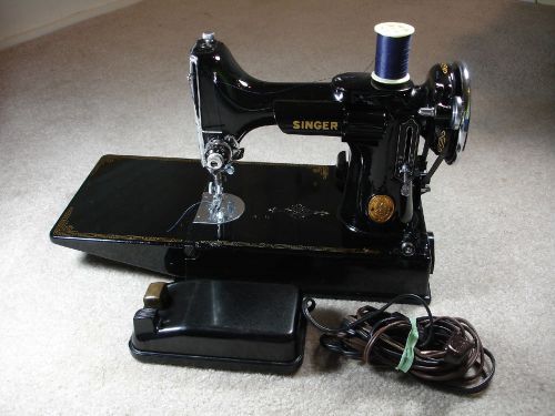 Singer 221 Featherweight Sewing Machine Complete Service, EXCELLENT Accessories