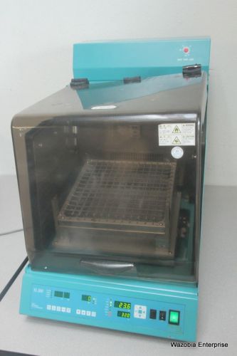 JEIO TECH SI-300 SHAKING INCUBATOR WITH MANUAL