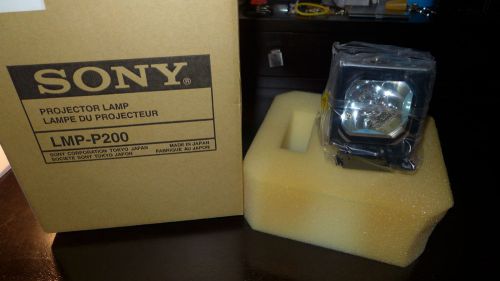 NEW OEM Sony LMP-P200 Projector lamp with Housing NIB Sealed FREE S&amp;H