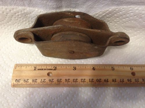 Double roller pulley,  used and usable.   item:  1641 for sale