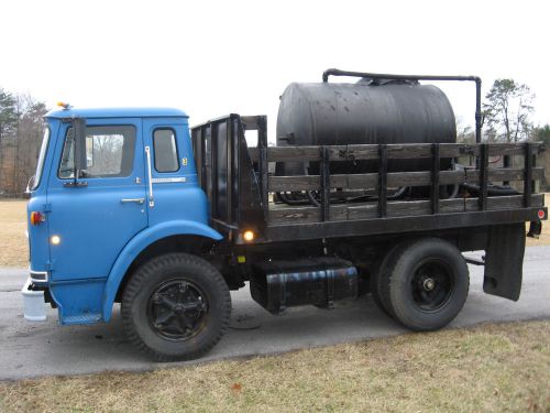 1981 international coe s/a flatbed with sealcoating unit for sale