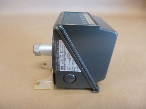 United electric controls pressure switch j300-361 , 0-300 psi , 125/250 vac 15a for sale