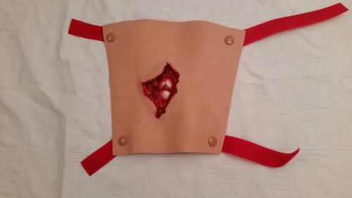 WOUND TRAINER Simulates Compound Fracture with Arterial Bleeding