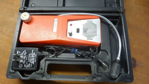 TIF 8800 COMBUSTIBLE GAS DETECTOR IN GREAT CONDITION WITH AC ADAPTER &amp; CASE, AA+