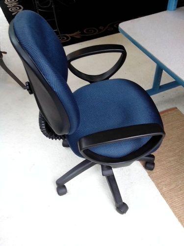 Desk/Office chair, adjustable height, blue, very comfortable, LOCAL PICKUP ONLY