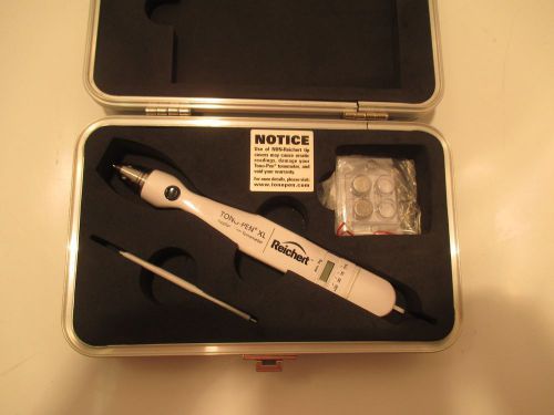 Reichert Tono-Pen XL Tonometer w/ case, batteries, calibrates bad