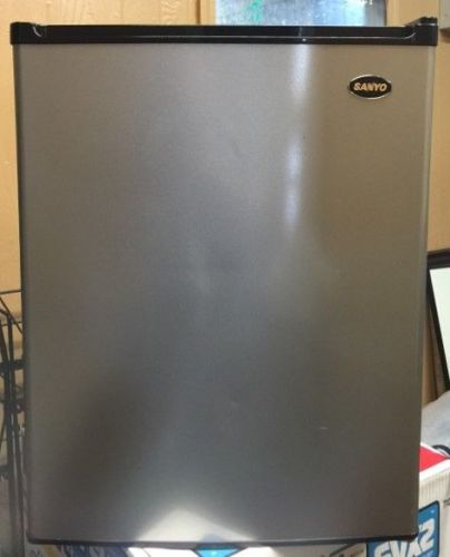 Sanyo 2.5 cu ft Refrigerator SR-2570M