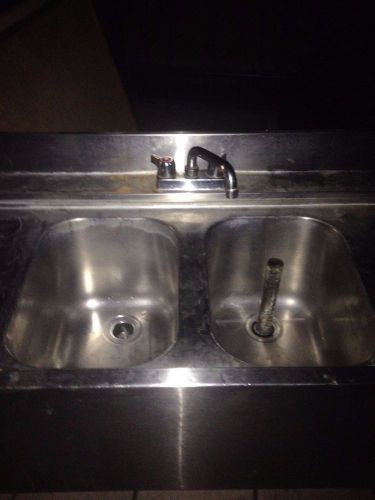 4 BIN COMMERCIAL STAINLESS STEEL BAR SINK USED