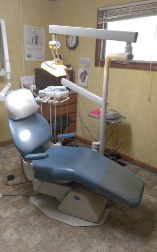 Midmark Knight Dental Operatory Exam Chair w/ LF II Light &amp; Doctor Delivery
