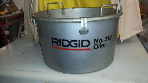 Rigid Oiler, No. 318 Complete, ready to use.