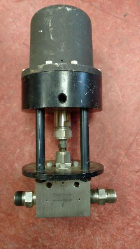 Swagelock pneumatic spring actuator w/ high pressure needle valve for sale