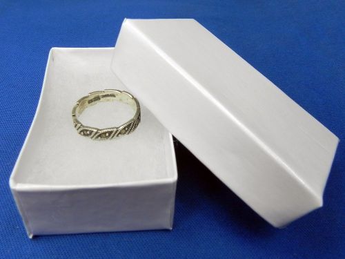 100 White Cotton Filled Gift Boxes 2-5/8&#034; x1-1/2&#034; Jewelry Charm Ring Box