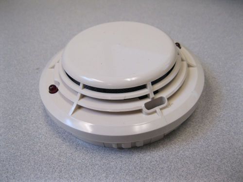 NOTIFIER Low Profile Photoelectronic Plug-in Smoke Detector Head