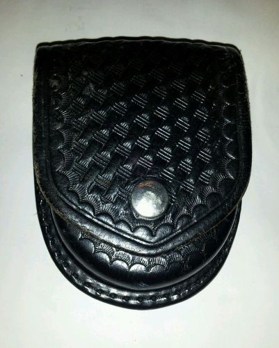 Aker Leather Used  500 Cuff Case Snap Closure