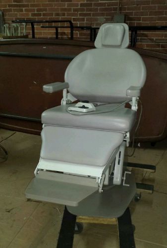 RITTER 391 EXAM CHAIR IN EXCELLENT CONDITION