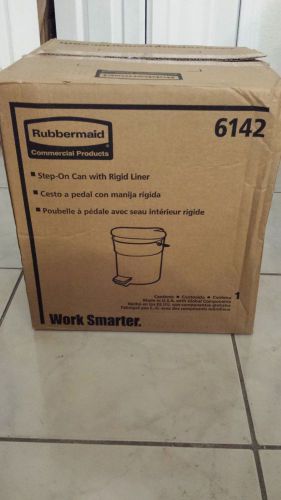 Rubbermaid Commercial 6142 HDPE 4-1/2-Gallon Step-On Trash Can with Rigid Liner