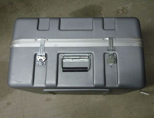 Hard transport case w inner foam panel compartments 23x21x13 harddig pelican for sale