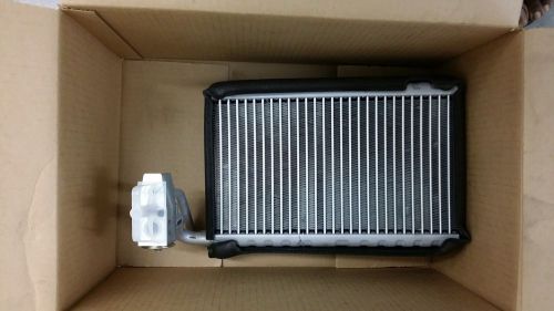 NEW OEM  A/C EVAPORATOR FOR 08-10 TOWN AND COUNTRY   68029726AA