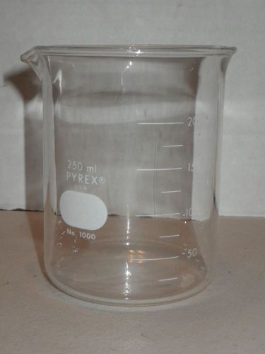 Pyrex 250ml graduated beaker w/ spout - no. 1000    a for sale