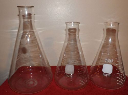 3 Glass Beakers 1-2000 ml Unnamed and 2 Pyrex 1000 ml