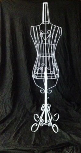 FEMALE WIRE DRESS FORM MANNEQUIN (HQ03 WHITE)