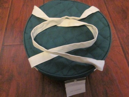 Green Quilted food carrier Round Pie TOTE Case 11&#034; diameter Threshold NEW