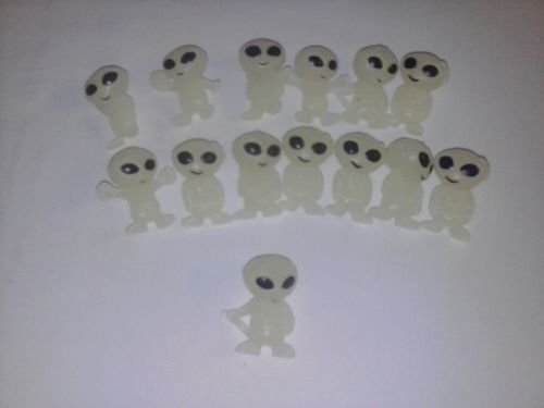 100 Glow in The Dark Aliens for Vending or Party Favors