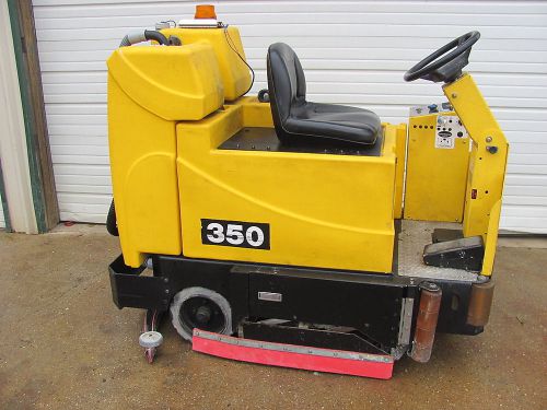 Tomcat 350 rider riding floor clean scrubber for sale