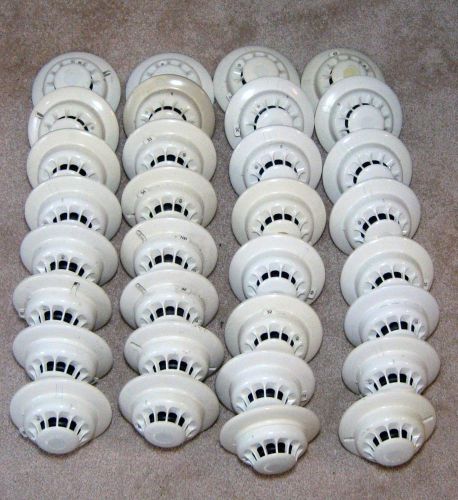 Lot of 32  Grinnell 912P Photoelectronic Analog Smoke Detector Head and 6B Base