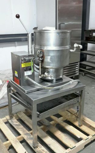 Used groen tdb/7-40 electric steam jacketed manual tilt kettle w/ stand for sale