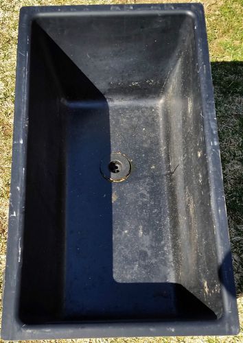 INDUSTRIAL LABORATORY/SHOP SINKS - 4 CHEMICALLY RESISTANT, USED, SOLID