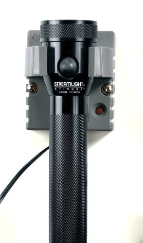 New Streamlight Stinger 75014 Rechargeable Law Enforcement Flashlight AC/DC