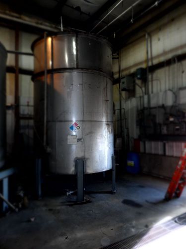 USED 3,500 GALLON STAINLESS STEEL TANK